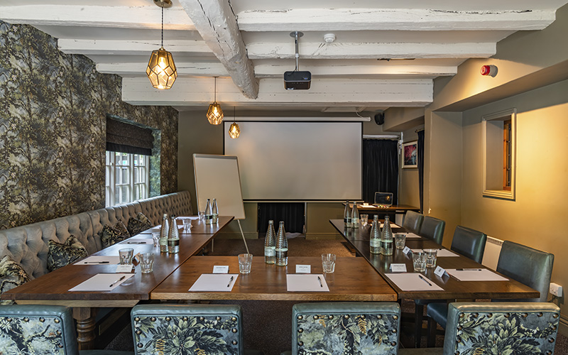 pcp-2024-secondaryspaces-theredlionwelwyn-privatedining-img-01.jpg